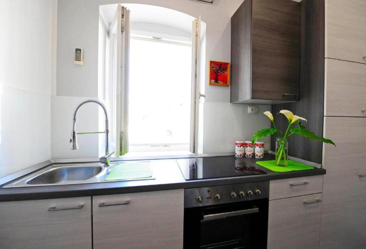 Apartments Bulovic In The Very Center Of Split Exterior photo