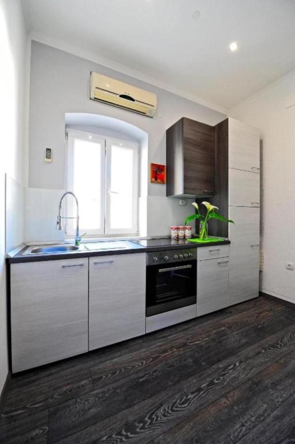 Apartments Bulovic In The Very Center Of Split Exterior photo