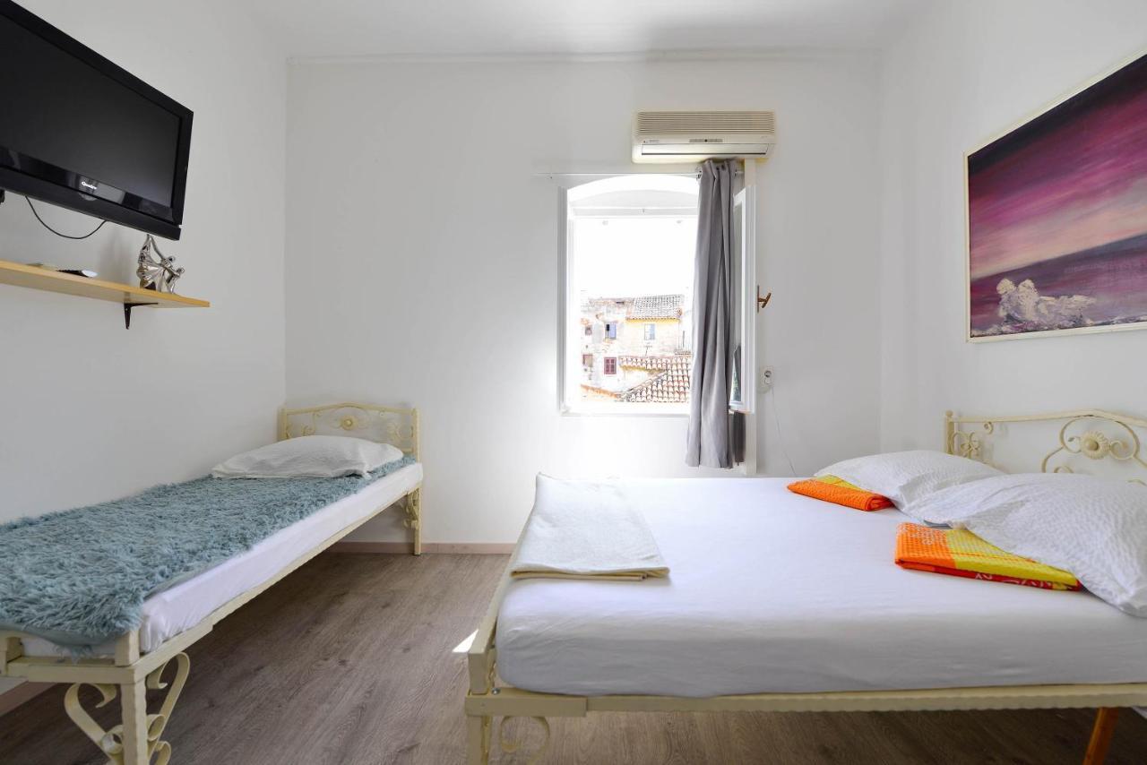 Apartments Bulovic In The Very Center Of Split Exterior photo